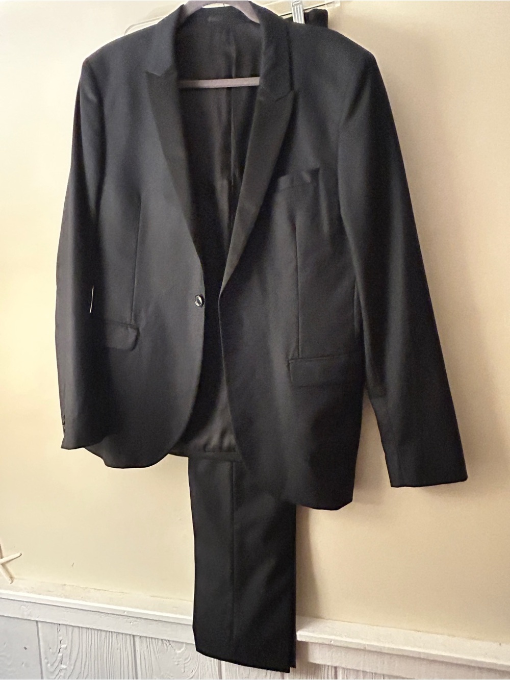 TOPMAN Men’s Black Wool Blend Two-Piece Suit – Size 42R